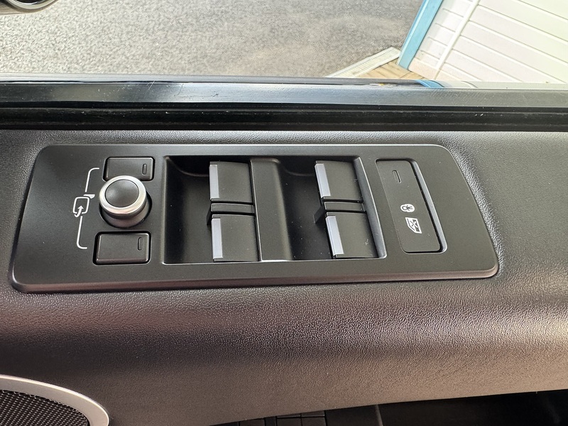 Land Rover TD V6 HSE Luxury SUV 3.0 Automatic Diesel