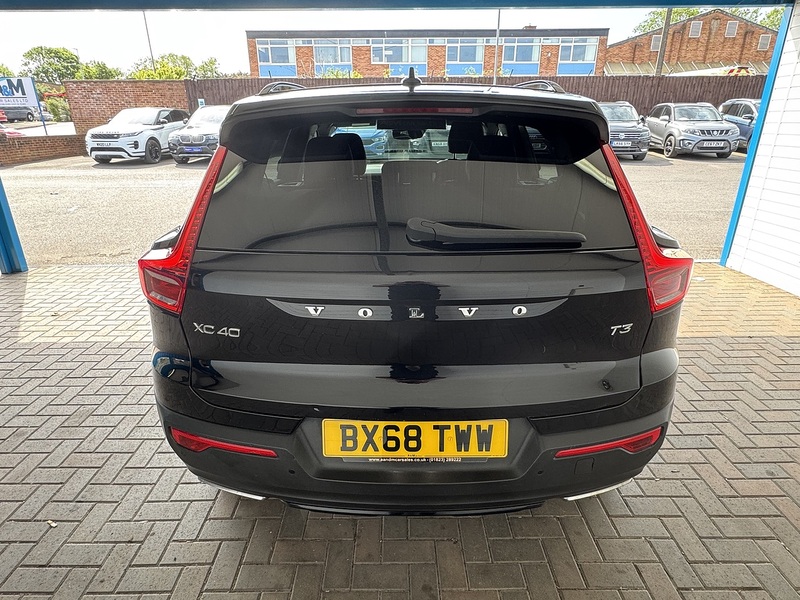 Volvo 1.5 T3 R-Design SUV 5dr Petrol Manual Euro 6 (s/s) (156 ps)