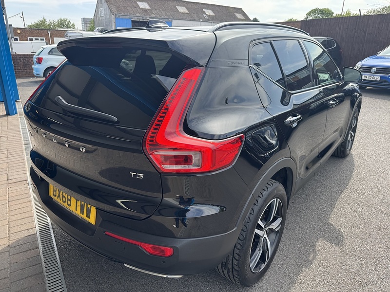 Volvo 1.5 T3 R-Design SUV 5dr Petrol Manual Euro 6 (s/s) (156 ps)
