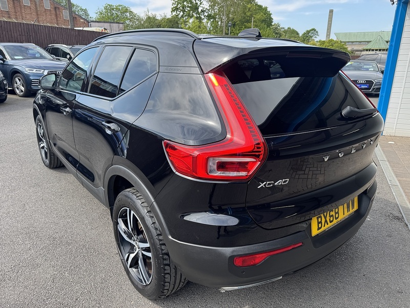 Volvo 1.5 T3 R-Design SUV 5dr Petrol Manual Euro 6 (s/s) (156 ps)