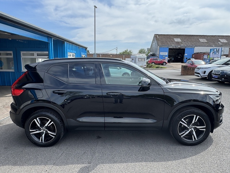 Volvo 1.5 T3 R-Design SUV 5dr Petrol Manual Euro 6 (s/s) (156 ps)