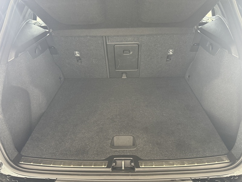 Volvo 1.5 T3 R-Design SUV 5dr Petrol Manual Euro 6 (s/s) (156 ps)