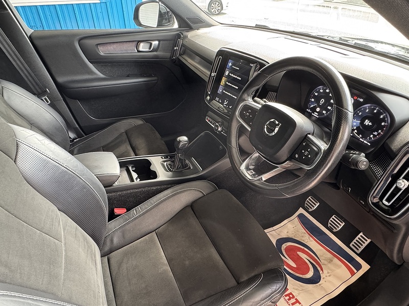Volvo 1.5 T3 R-Design SUV 5dr Petrol Manual Euro 6 (s/s) (156 ps)