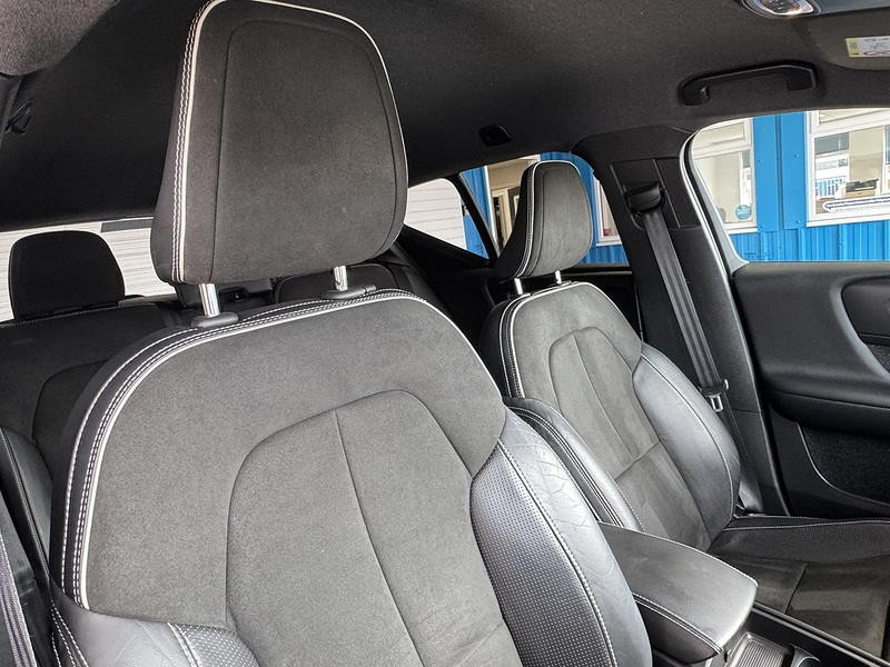 Volvo 1.5 T3 R-Design SUV 5dr Petrol Manual Euro 6 (s/s) (156 ps)