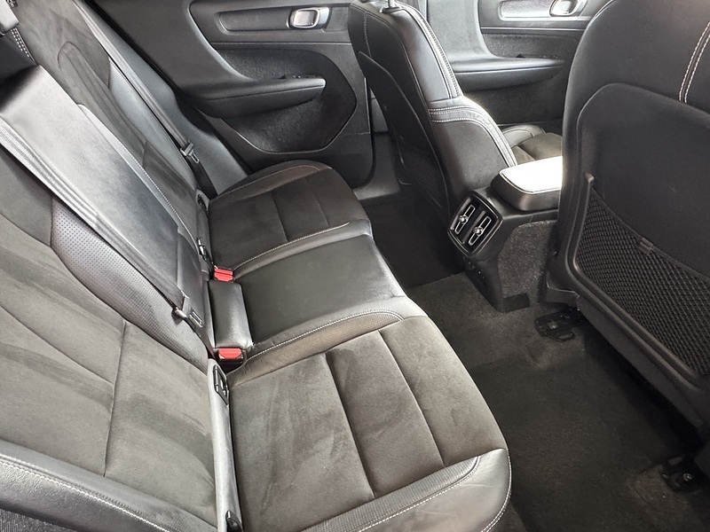 Volvo 1.5 T3 R-Design SUV 5dr Petrol Manual Euro 6 (s/s) (156 ps)