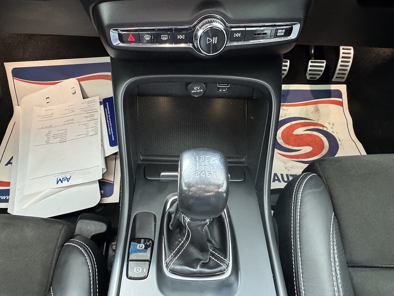 Volvo 1.5 T3 R-Design SUV 5dr Petrol Manual Euro 6 (s/s) (156 ps)