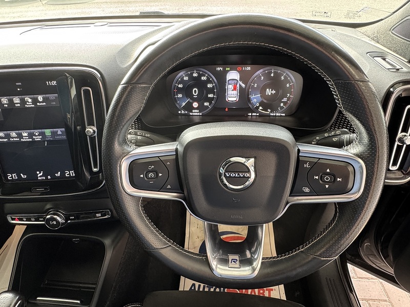 Volvo 1.5 T3 R-Design SUV 5dr Petrol Manual Euro 6 (s/s) (156 ps)