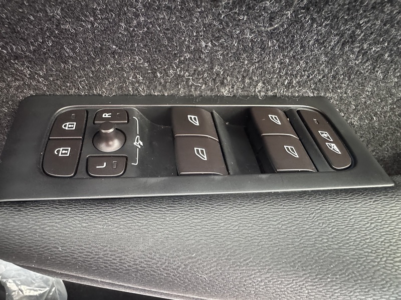 Volvo 1.5 T3 R-Design SUV 5dr Petrol Manual Euro 6 (s/s) (156 ps)