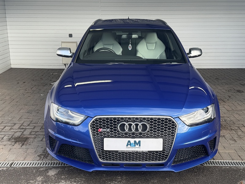 Audi 4.2 FSI V8 Estate 5dr Petrol S Tronic quattro Euro 5 (450 ps)