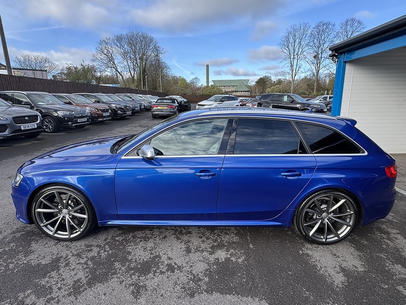 Audi 4.2 FSI V8 Estate 5dr Petrol S Tronic quattro Euro 5 (450 ps)