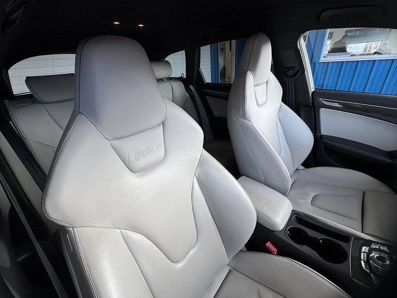 Audi 4.2 FSI V8 Estate 5dr Petrol S Tronic quattro Euro 5 (450 ps)