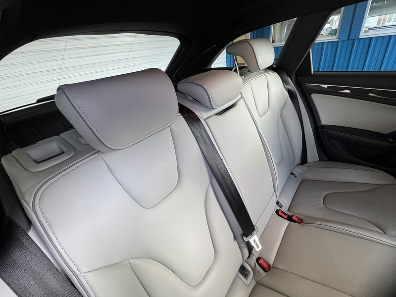 Audi 4.2 FSI V8 Estate 5dr Petrol S Tronic quattro Euro 5 (450 ps)