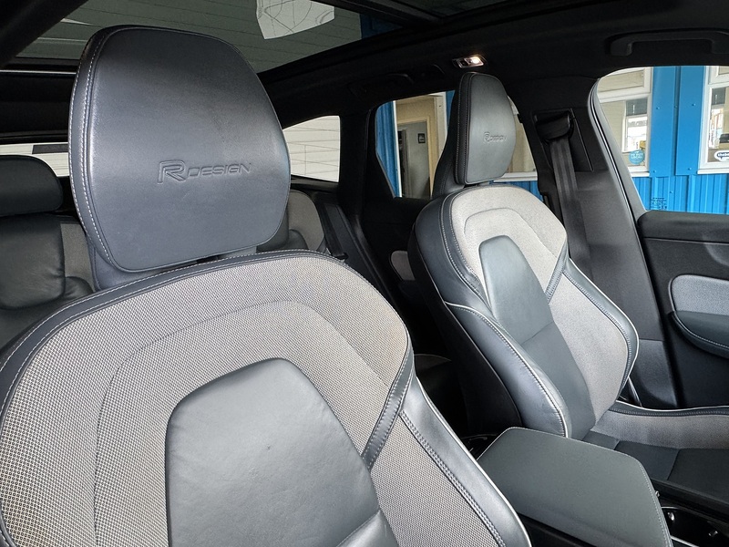 Volvo 2.0 B4 MHEV R-Design SUV 5dr Diesel Hybrid Auto AWD Euro 6 (s/s) (197 ps)