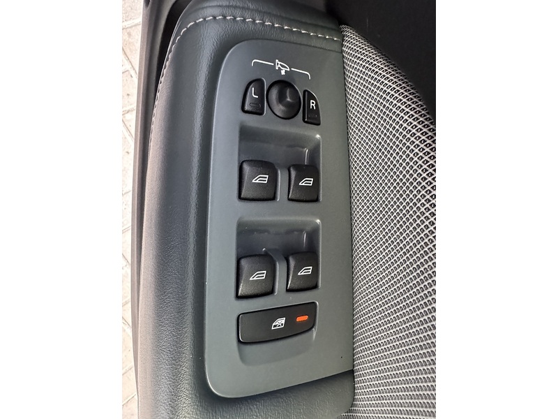 Volvo 2.0 B4 MHEV R-Design SUV 5dr Diesel Hybrid Auto AWD Euro 6 (s/s) (197 ps)
