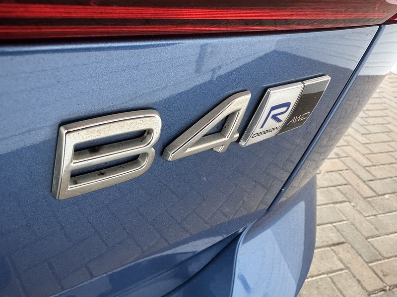 Volvo 2.0 B4 MHEV R-Design SUV 5dr Diesel Hybrid Auto AWD Euro 6 (s/s) (197 ps)