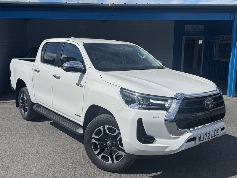 Toyota 2.4 D-4D Invincible Pickup Double Cab 4dr Diesel Auto 4WD Euro 6 (s/s) (150 ps)