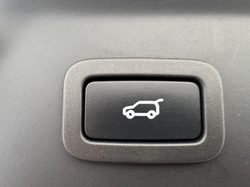 Land Rover 2.0 D240 R-Dynamic HSE SUV 5dr Diesel Auto 4WD Euro 6 (s/s) (240 ps)