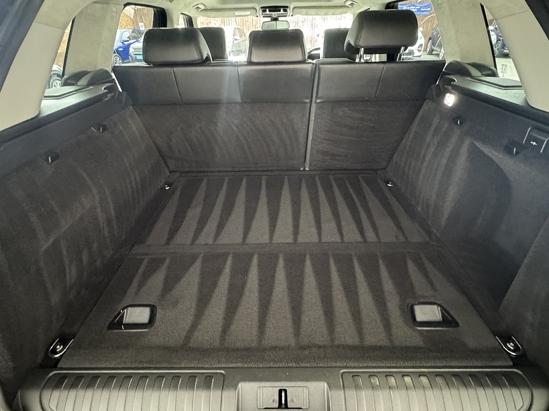 Land Rover SD V6 Autobiography Dynamic SUV 3.0 Automatic Diesel