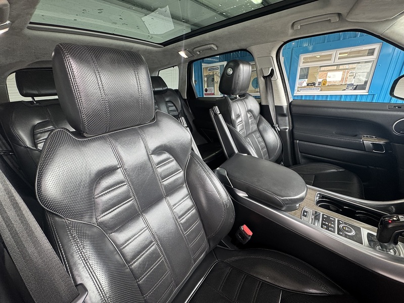 Land Rover SD V6 Autobiography Dynamic SUV 3.0 Automatic Diesel