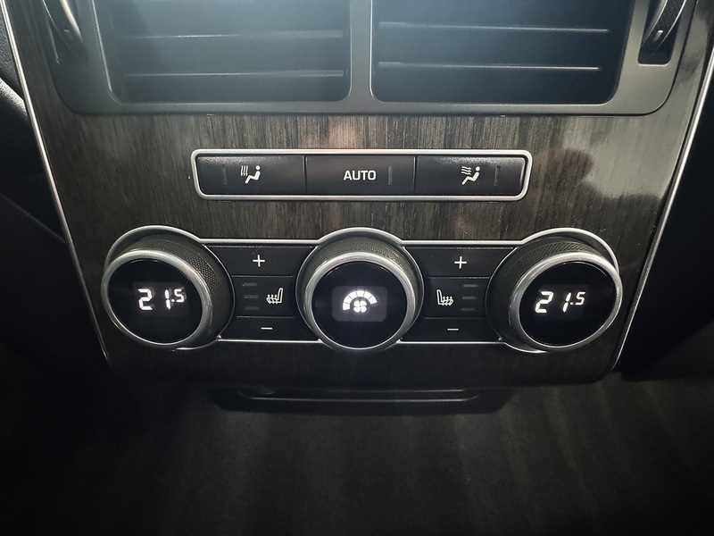 Land Rover SD V6 Autobiography Dynamic SUV 3.0 Automatic Diesel