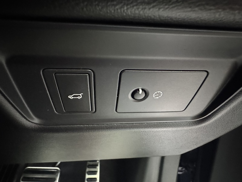 Land Rover SD V6 Autobiography Dynamic SUV 3.0 Automatic Diesel