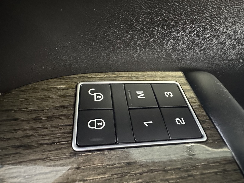 Land Rover SD V6 Autobiography Dynamic SUV 3.0 Automatic Diesel