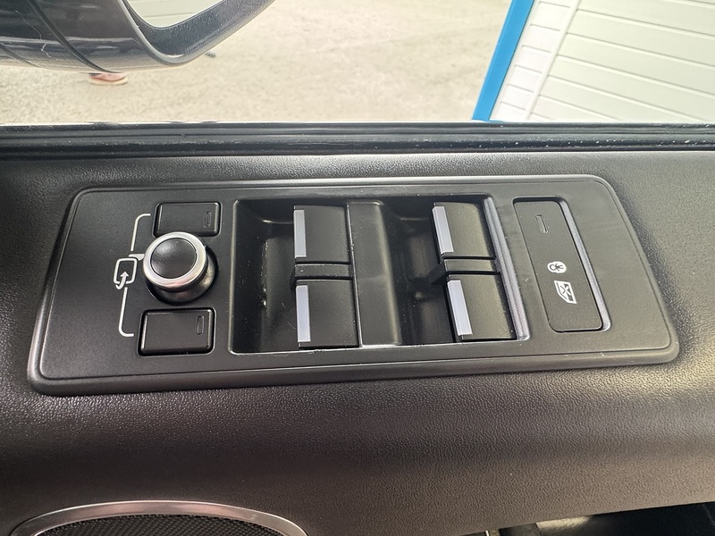 Land Rover SD V6 Autobiography Dynamic SUV 3.0 Automatic Diesel