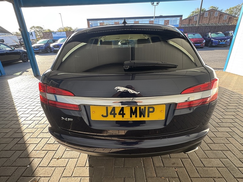 Jaguar 2.2d Premium Luxury Sportbrake 5dr Diesel Auto Euro 5 (s/s) (200 ps)