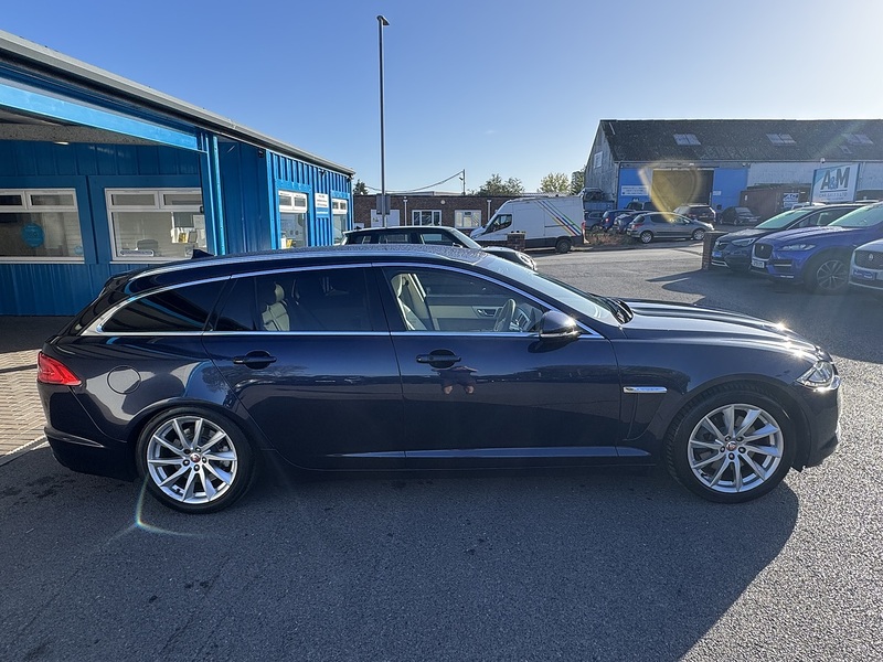 Jaguar 2.2d Premium Luxury Sportbrake 5dr Diesel Auto Euro 5 (s/s) (200 ps)