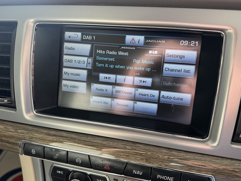 Jaguar 2.2d Premium Luxury Sportbrake 5dr Diesel Auto Euro 5 (s/s) (200 ps)
