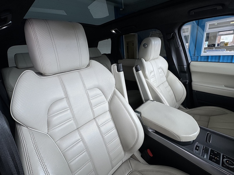 Land Rover SD V8 Autobiography Dynamic SUV 4.4 Automatic Diesel