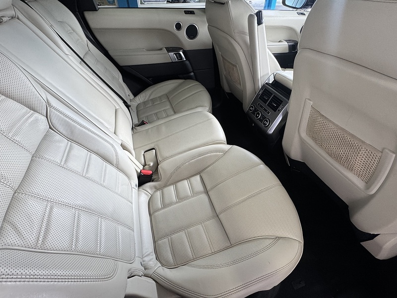 Land Rover SD V8 Autobiography Dynamic SUV 4.4 Automatic Diesel