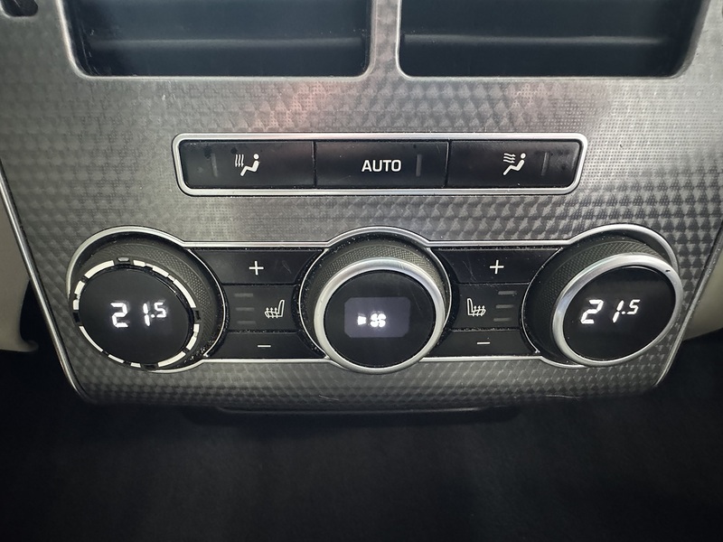 Land Rover SD V8 Autobiography Dynamic SUV 4.4 Automatic Diesel