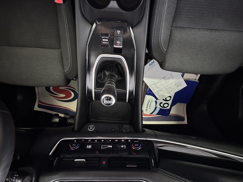 Nissan 1.3 DIG-T MHEV Premiere Edition SUV 5dr Petrol Hybrid Manual Euro 6 (s/s) (140 ps)