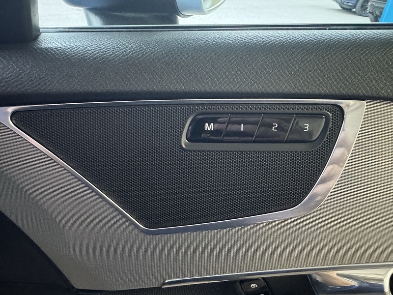 Volvo D5 PowerPulse R-Design SUV 2.0 Automatic Diesel