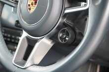 Porsche 911 (991.2) 3.0T Carrera 2 Coupe - U2459