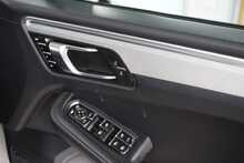 Porsche Macan Gen 2 Turbo 2.9 V6 - U2492
