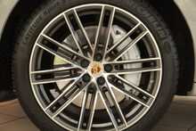 Porsche Macan Gen 2 Turbo 2.9 V6 - U2492