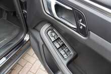 Porsche Macan Gen 3 2.0T PDK - U2522