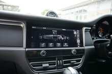 Porsche Macan Gen 3 2.0T PDK - U2522