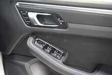 Porsche Macan Gen3 2.0T PDK (265 ps) - U2556