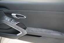 Porsche 911 (991.2) 3.0T Carrera 4 GTS - U2586