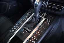 Porsche Macan Gen2 2.0T PDK - U2620
