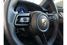 Porsche 911 T 992 Carrera 4S - U2623