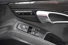 Porsche 911 (991.2) 3.0T Carrera 4 GTS Cabriolet PDK - U2624