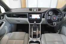 Porsche Macan Gen2 3.0T V6 'S' PDK - U2652