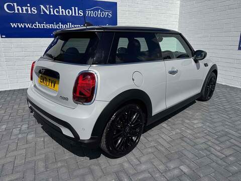 1.5 Cooper Exclusive Hatchback 3dr Petrol Steptronic Euro 6 (s/s) (136 ps)