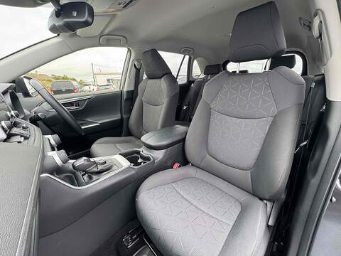 VVT-h Design SUV 2.5 Automatic Petrol Hybrid