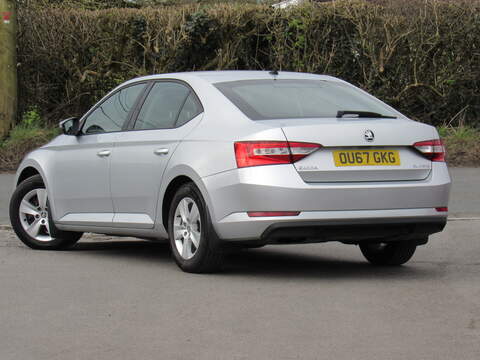 Skoda Superb 1.6 TDI S 1.6 5dr Hatchback Manual Diesel Hatchback Manual Diesel Hatchback Manual Diesel - U7686