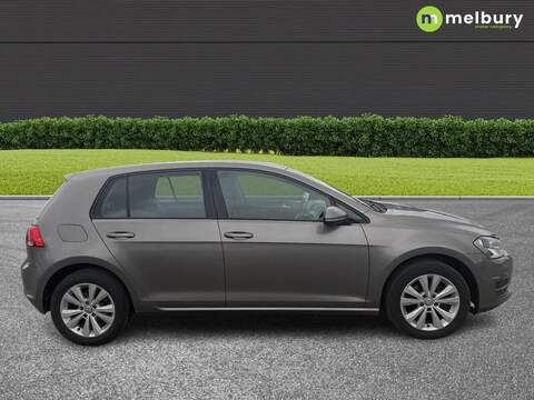 Volkswagen Golf 1.6 TDI BlueMotion Tech SE Hatchback 5dr Diesel Manual Euro 5 (s/s) (105 ps) - U7912